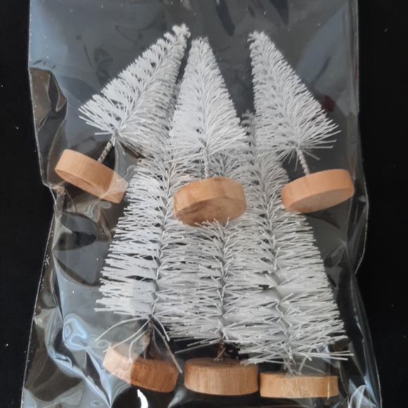 Bottlebrush Trees Christmas House Seasonal Collection Lot of 2 White Home Decor - Picture 2 of 8